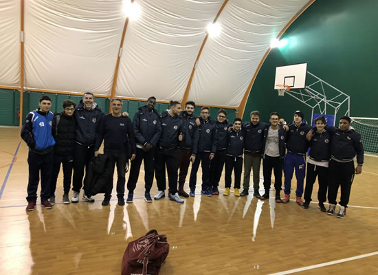 ESEMPIO DI INTEGRAZIONE | I ragazzi della Bidi Basket con Kebba Touray. Foto n. 2