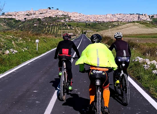 DUE PERCORSI | La prova si snoderà su 35 e 50 km, in base alle categorie. Foto n. 2