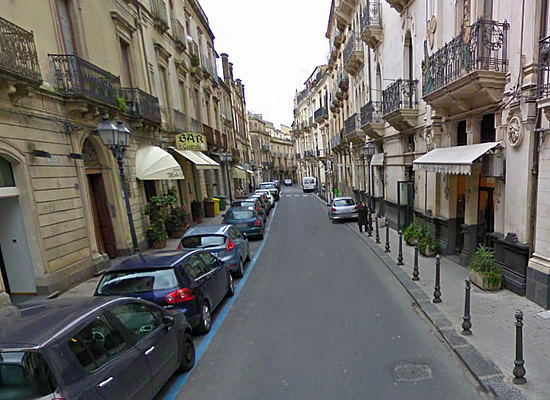 IN VIA VITTORIO EMANUELE | La rapina è stata compiuta in pieno centro storico. Foto n. 2