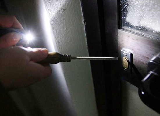 "BECCATI" DOPO UN FURTO | I due ladri sono originari di Niscemi. Foto n. 2