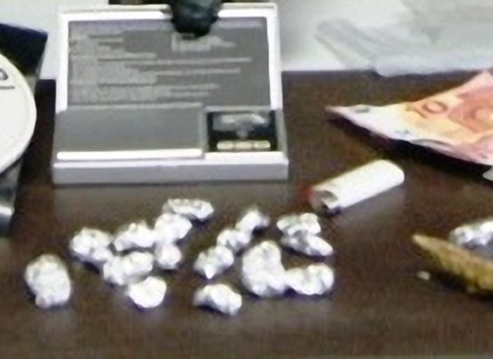 MARIJUANA IN CASA | La droga sequestrata. Foto n. 2