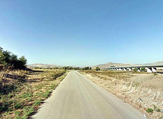 TRAVOLTI IN CURVA | Un tratto della strada statale 192. Foto n. 2