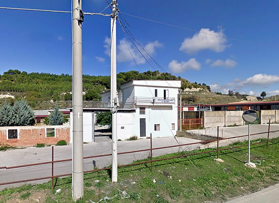 IN CONTRADA SANTA VENERA | Il Centro polifunzionale all'ingresso di Licodia Eubea. Foto n. 2