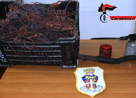 A CACCIA DI "ORO ROSSO" | Il rame e gli attrezzi sequestrati. Foto n. 2