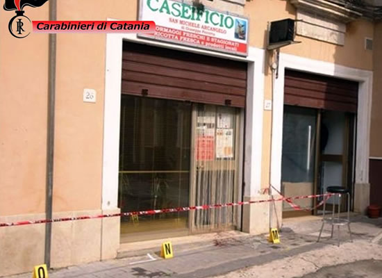 IN PIAZZA ATTAGUILE | Il caseificio preso di mira dal ladro. Foto n. 2